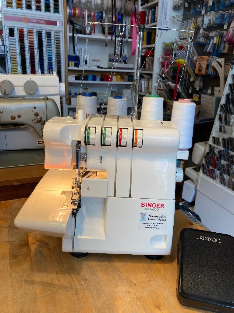 Singer ultralock - eenvoudige startersmachine, Hobby en Vrije tijd, Naaimachines en Toebehoren, Ophalen, Gebruikt, Singer, Singer