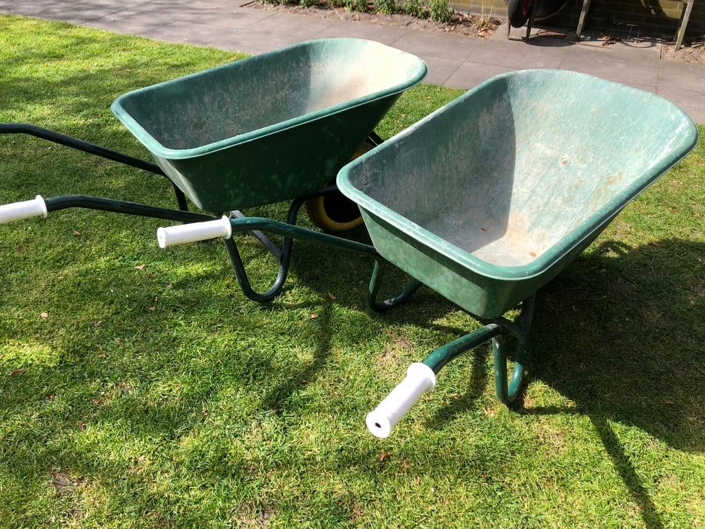 Twee kruiwagens met kunststof bak, Ophalen, Gebruikt, Handmatig, Eenwielig