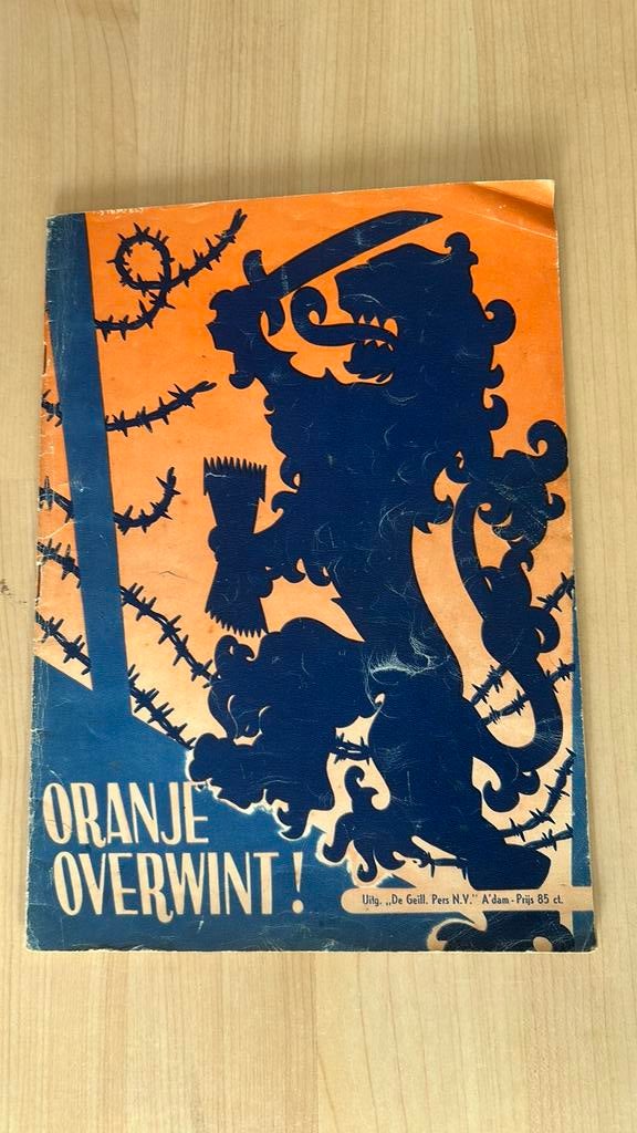 Oud tijdschrift  over t koningshuis/ fam. In oorlogstijd, Ophalen of Verzenden, Gebruikt, Tijdschrift of Boek