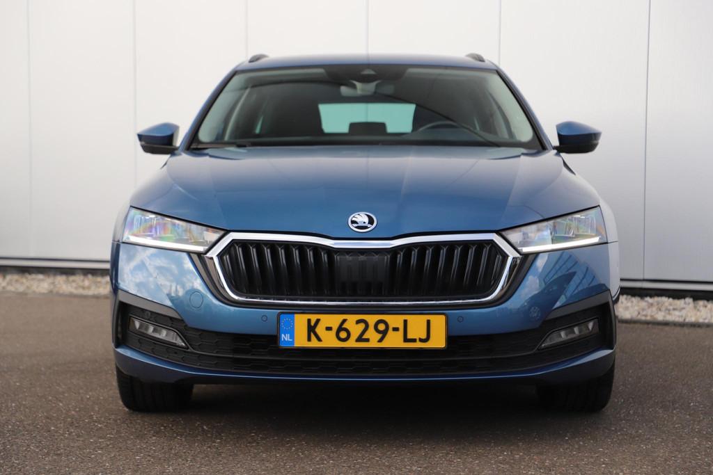Skoda Octavia Combi 1.0 e-TSI Business Edition Automaat Trek, Stof, Gebruikt, Met garantie (alle), Blauw