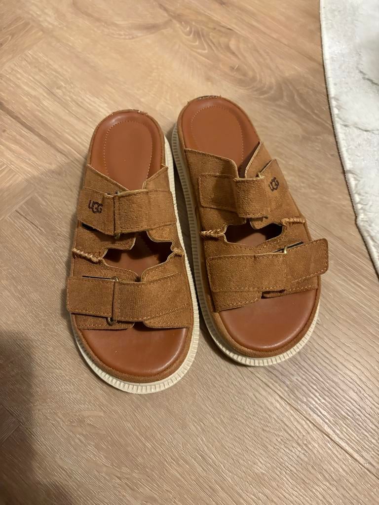 Uggs slippers 37, Ophalen of Verzenden, Gedragen, Bruin, Slippers