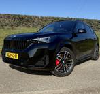 BMW X1 Xdrive25e PANO|HEAD-UP|M-Sport PRO |, Auto's, BMW, Zwart, Bedrijf, Vierwielaandrijving, Hybride Elektrisch/Benzine