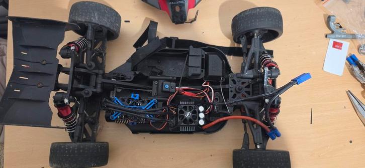 Arrma typhon 6s v5 met hobbywing max 6+ 2x 4s accu, Hobby en Vrije tijd, Modelbouw | Radiografisch | Auto's, Gebruikt, Auto onroad