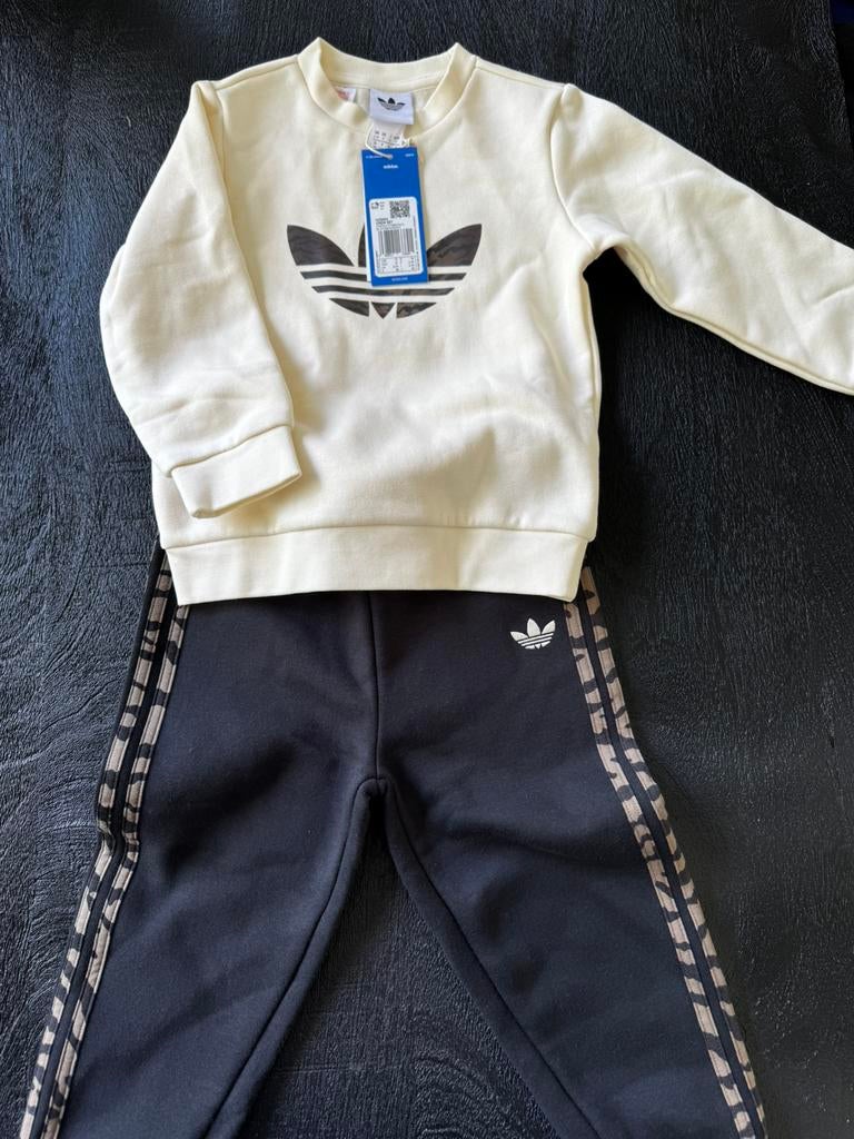 Adidas tracksuit maat 98, Ophalen of Verzenden, Nieuw, Jongen of Meisje, Sport- of Zwemkleding