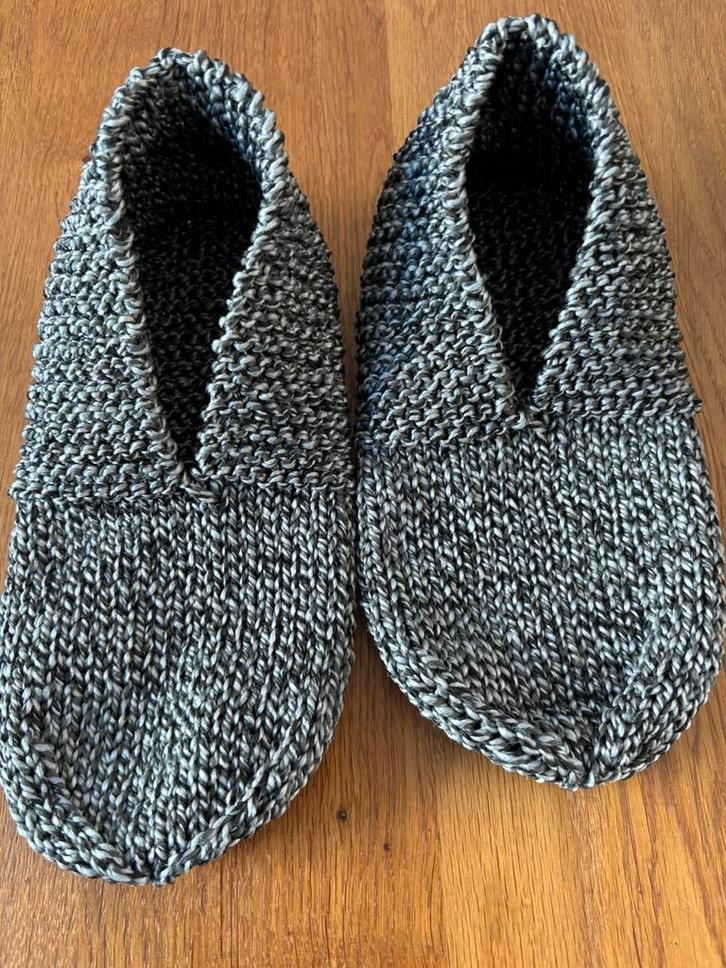 Gebreide sloffen van tapijtgaren, Kleding | Dames, Schoenen, Nieuw, Pantoffels of Sloffen, Ophalen of Verzenden