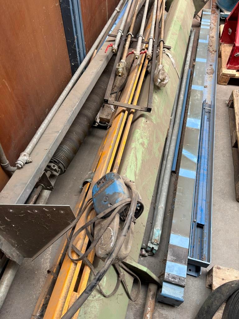 Kolomzwenkkraan DEMAG 250kg – compleet gedemonteerd, Ophalen, Gebruikt, Elektrisch