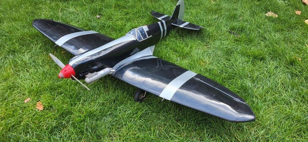 Toffe Spitfire met zo goed als nieuwe motor, Ophalen, Nitro