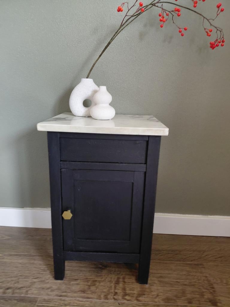 Zwart kastje met marmeren plaat, Ophalen, Gebruikt, Minder dan 45 cm, 55 tot 70 cm