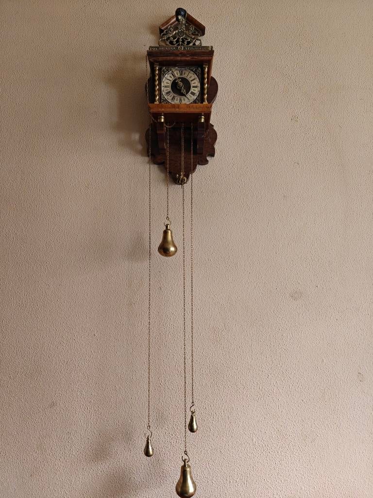 Zaanse wandklok, Ophalen