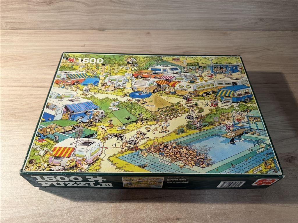 Jan van Haasteren - camping chaos - 1500 stuks - s6637, Hobby en Vrije tijd, Denksport en Puzzels, Zo goed als nieuw, 500 t/m 1500 stukjes