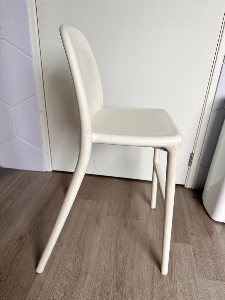 Witte kunststof stoel Ikea Urban, Huis en Inrichting, Stoelen, Ophalen, Kunststof, Gebruikt, Wit