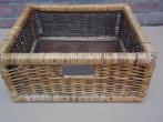 Vierkant gevlochten rieten mand, Huis en Inrichting, Woonaccessoires | Schalen en Manden, Ophalen, Mand, Vierkant, Zo goed als nieuw