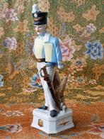 Mooi oud Engels beeldje van een historische soldaat 23,6 cm., Ophalen of Verzenden