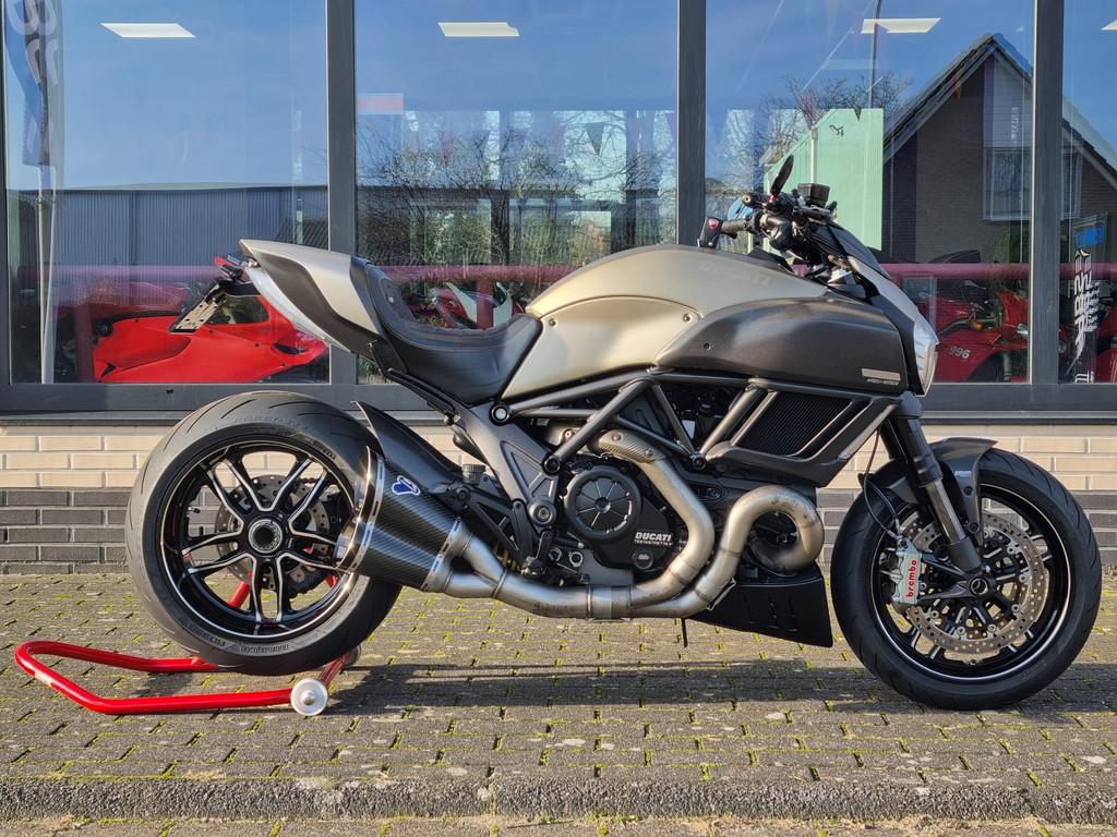 Ducati Diavel 1200 Titanium limited (bj 2015), Motoren, Motoren | Ducati, Bedrijf, Sport, meer dan 35 kW