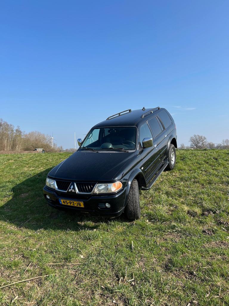 Mitsubishi Pajero Sport 3.0 V6 AUT 2005 Zwart, Automaat, 3000 kg, Zwart, Particulier