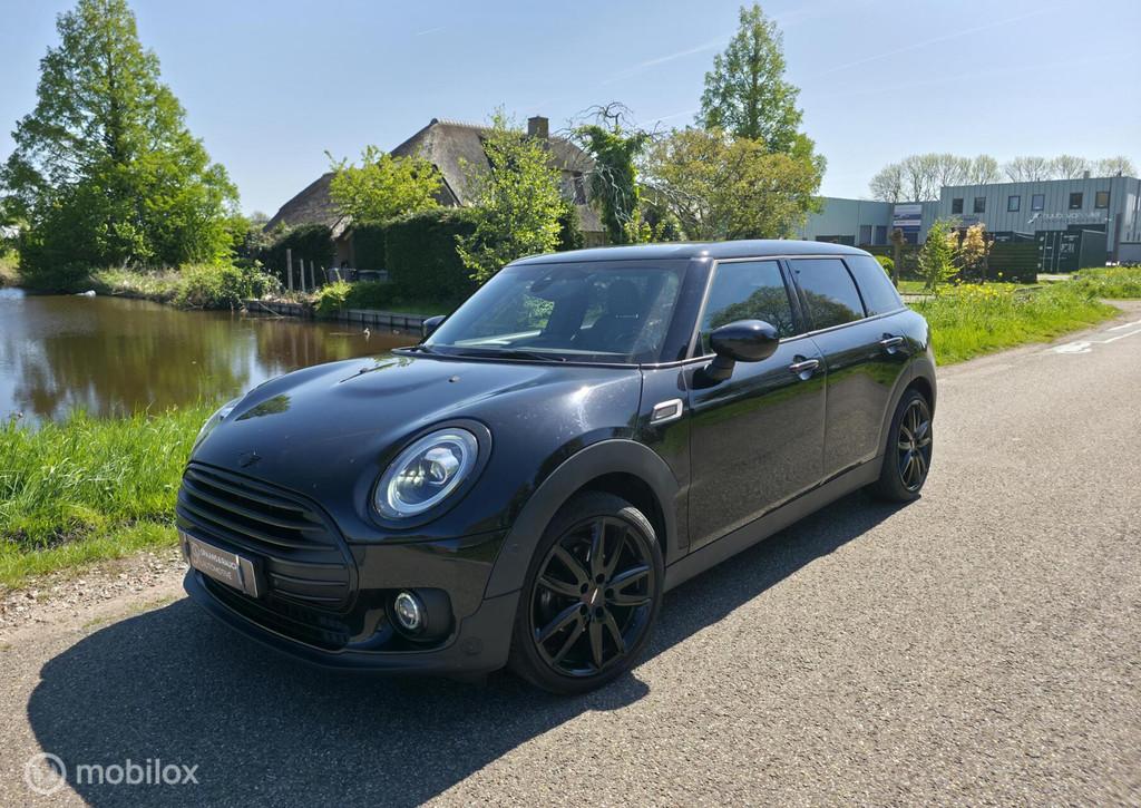 Mini Clubman 1.5 / Navi / Carplay / Stoelv / JCW velgen, Auto's, 1325 kg, Gebruikt, Leder en Stof, Zwart