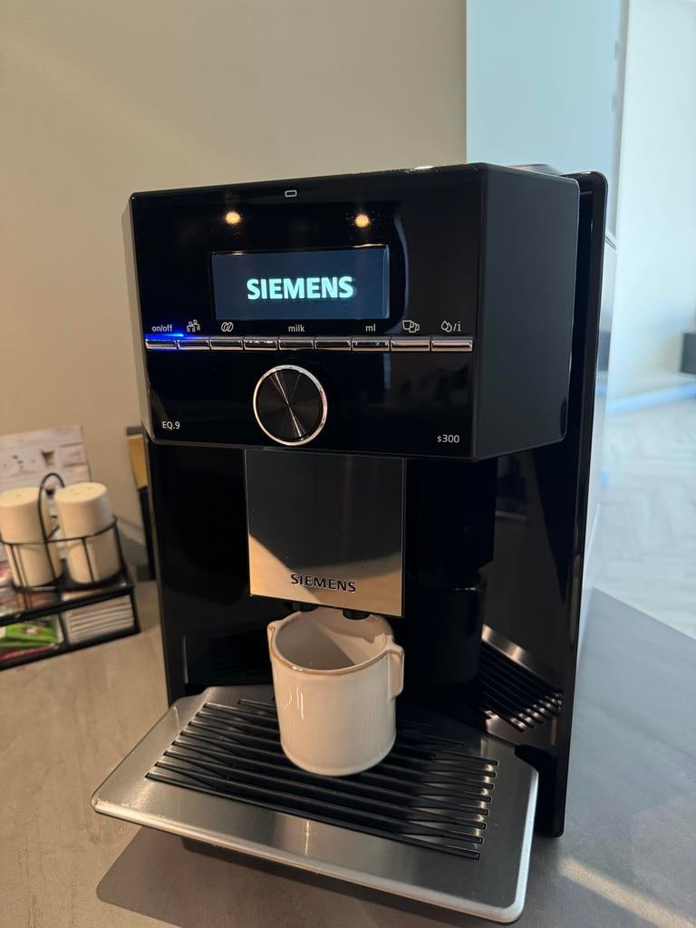 Siemens EQ.9 S300 Volautomatische Koffiemachine, Ophalen, Afneembaar waterreservoir, 10 kopjes of meer, Koffiemachine