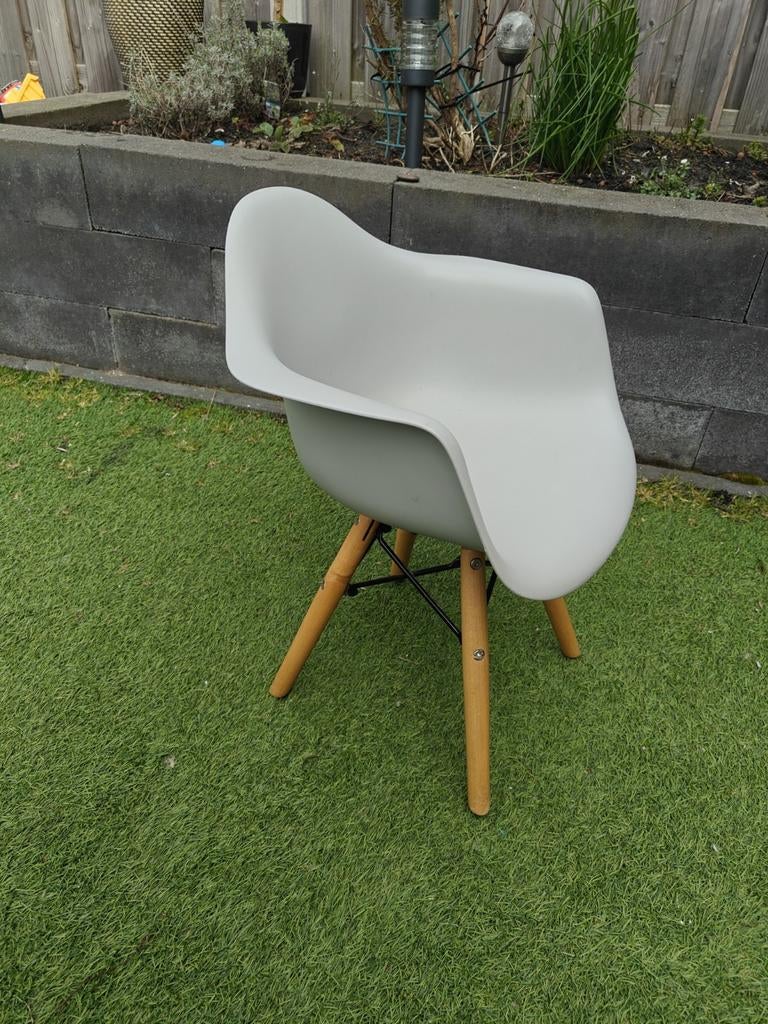 Grijze kinder kuipstoel, Kinderen en Baby's, Kinderkamer | Tafels en Stoelen, Ophalen of Verzenden, Zo goed als nieuw, Stoel(en)