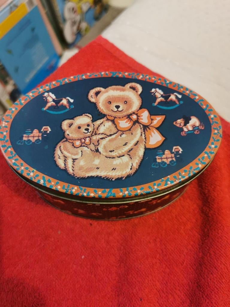 Kleine lege blikje met beren, Verzamelen, Blikken, Ophalen of Verzenden, Gebruikt, Overige