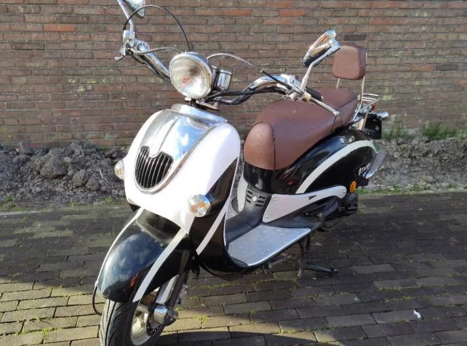 Senzo grande retro snorscooter lage km stand, Ophalen, Zo goed als nieuw, Benzine