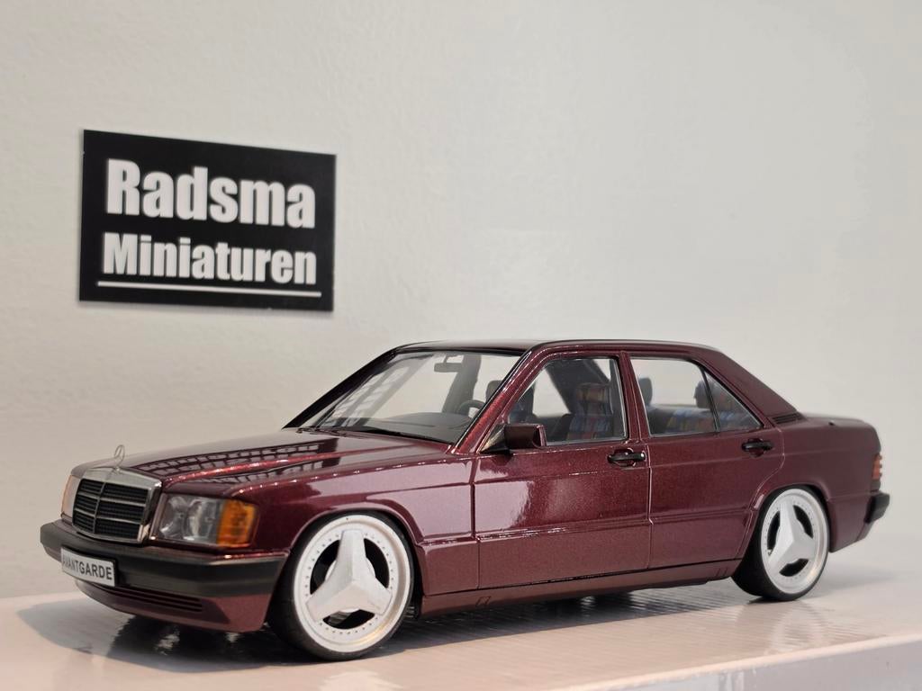 Mercedes-Benz 190e Rosso - Verlaagd + Brabus monoblock 1:18, Auto, Triple9, Ophalen of Verzenden, Zo goed als nieuw