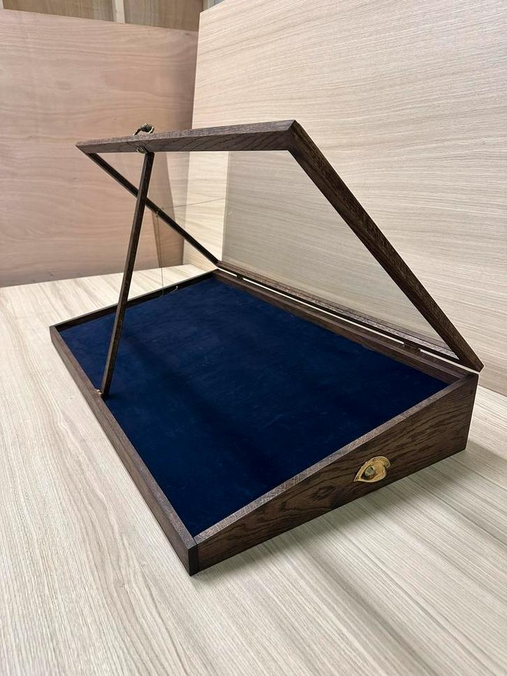 Unieke handgemaakte vitrine van massief eiken, Huis en Inrichting, Kasten | Vitrinekasten, Ophalen of Verzenden