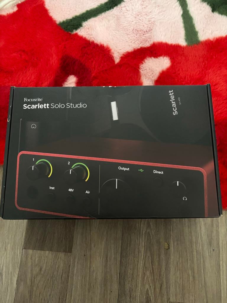 Focusrite Scarlett Solo Studio 4th Gen, Ophalen of Verzenden, Nieuw, Studiomicrofoon