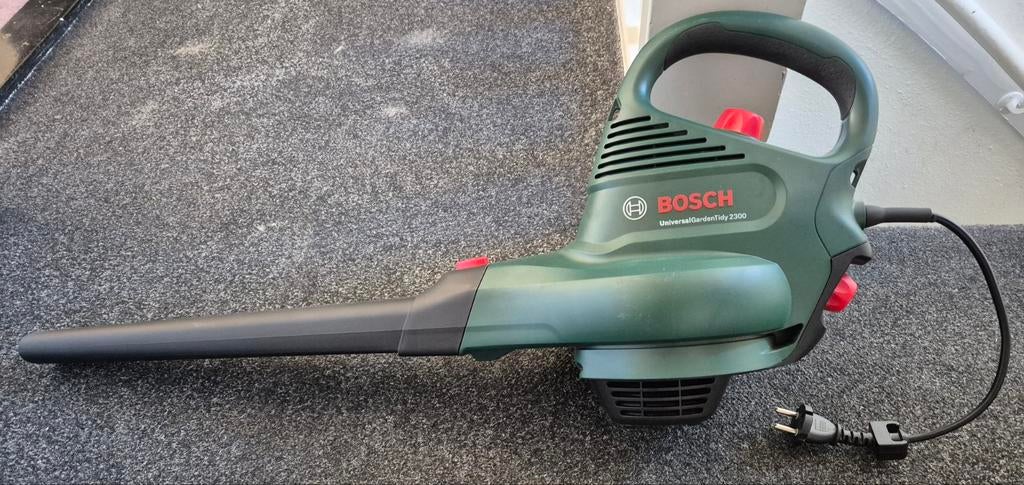 Bosch UniversalGardenTidy 2300 Bladblazer/Bladzuiger, Gebruikt, Met opvangzak, Handgedragen, Ophalen of Verzenden