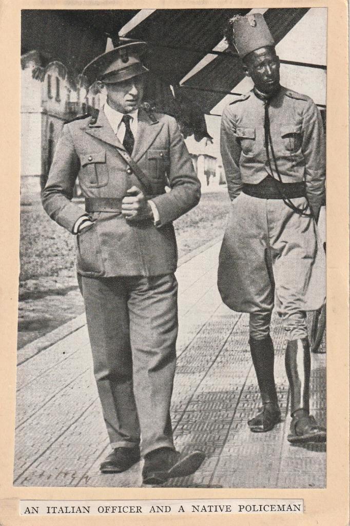 ITALIAANSE OFFICIER MET POLITIE JAREN 30 MOOIE  KAART. Kl642, Verzamelen, Ansichtkaarten | Themakaarten, Ongelopen, 1920 tot 1940