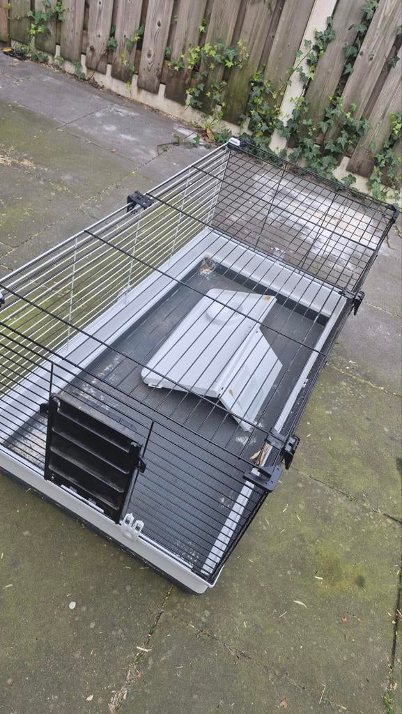 Ferplast Konijnenhok grijs wit 150x50cm (binnenkooi), Dieren en Toebehoren, Hondenhokken, Ophalen, 110 cm of meer, Minder dan 65 cm