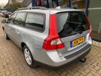 Volvo V70 2.5FT Kinetic, Voorwielaandrijving, Zwart, Leder en Stof, 2521 cc