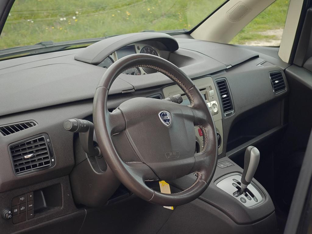 Lancia Musa 1.4-16V Oro Automaat (bj 2010), Auto's, Lancia, Stof, Gebruikt, Zwart, 4 cilinders