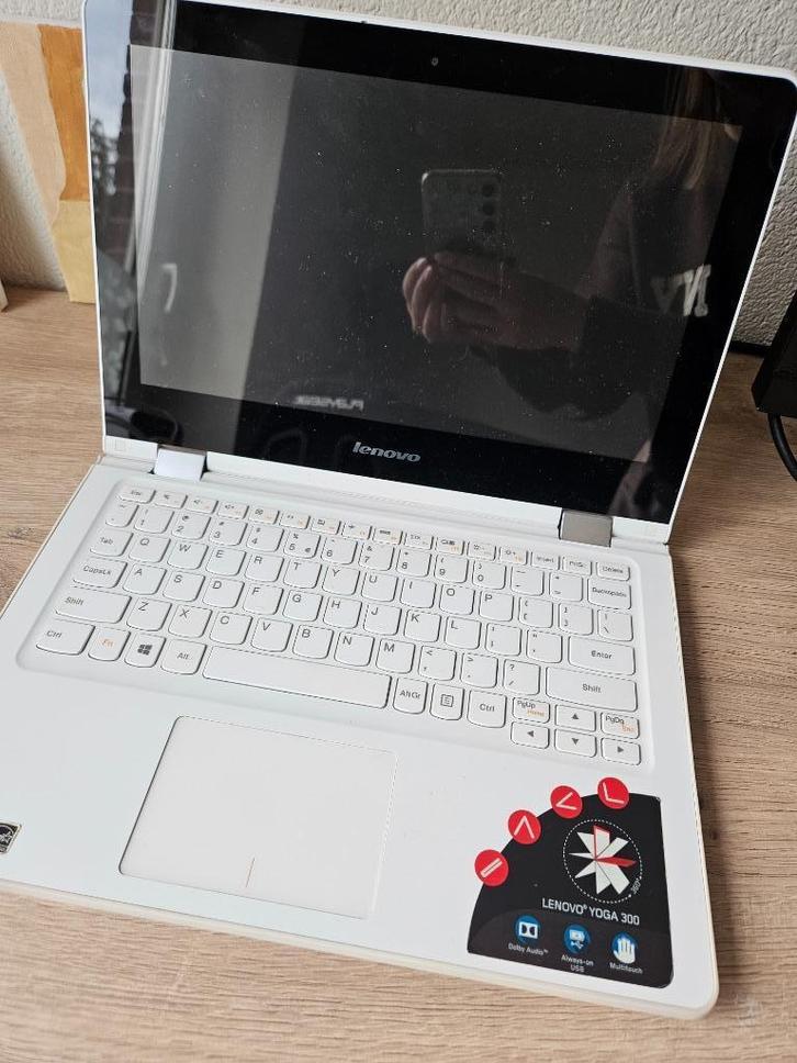 Lenovo Yoga 300-11IBR, Computers en Software, Windows Laptops, Gebruikt, 11 inch, 2 tot 3 Ghz, Minder dan 4 GB, Qwerty, Met touchscreen