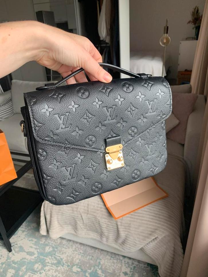 Louis Vuitton Pochette Metis, Sieraden, Tassen en Uiterlijk, Tassen | Schoudertassen, Zo goed als nieuw, Ophalen