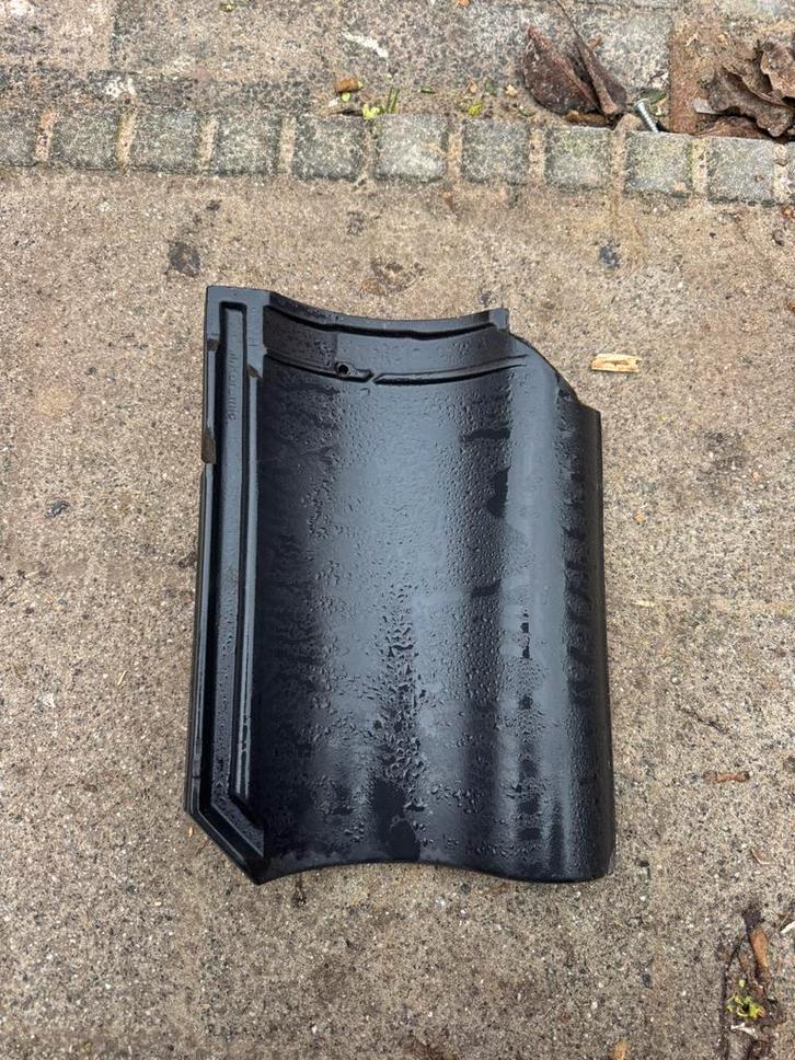 Rest partij dakpannen + nokvorst einde + doos pannenhaken, Doe-het-zelf en Verbouw, Dakpannen en Dakbedekking, Zo goed als nieuw