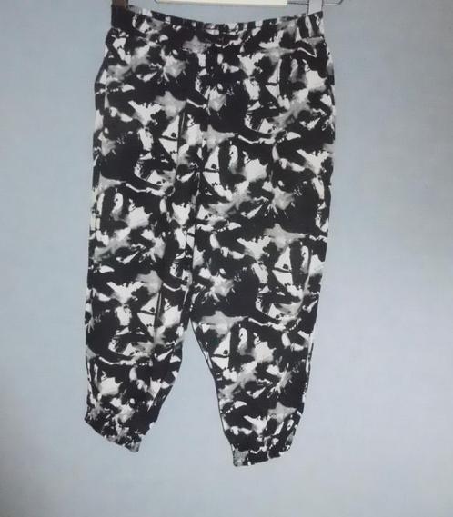 3/4 broek ONLY, maat 36, S, Kleding | Dames, Broeken en Pantalons, Zo goed als nieuw, Maat 36 (S), Zwart, Driekwart, Ophalen