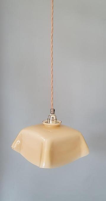 Antieke art deco plafondlamp in geel opaline glas beschikbaar voor biedingen