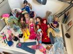 Barbies met kleding en accesories, Ophalen, Gebruikt, Barbie