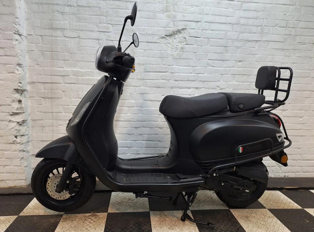 Senzo Rivalux 2023, Ophalen, Zo goed als nieuw, Benzine