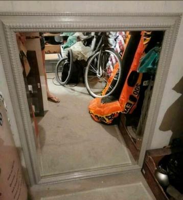 Spiegel groot met frame beschikbaar voor biedingen