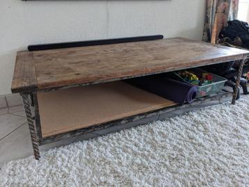Salontafel beschikbaar voor biedingen
