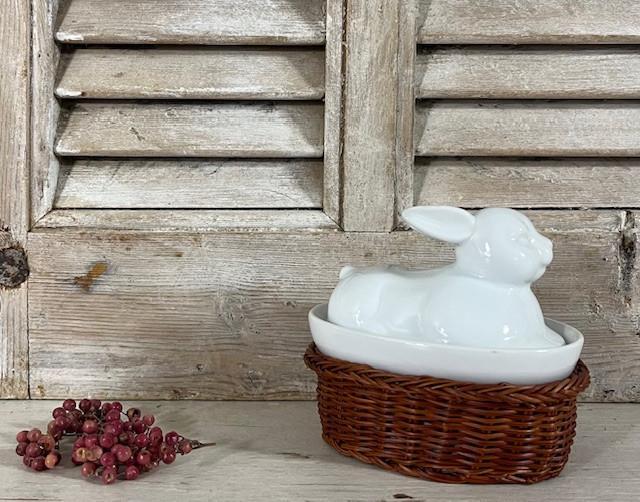 Frans wit porseleinen paté terrine konijn op mandje, Antiek en Kunst, Antiek | Keukenbenodigdheden, Ophalen of Verzenden