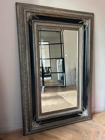 Grote klassieke spiegel met geslepen glas – 112,5 x 172 cm beschikbaar voor biedingen