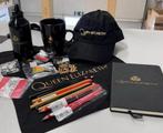 Queen elizabeth II 2 - Pakket, tas pet mok bidon pins boek, Verzamelen, Nieuw, Ophalen of Verzenden, A, Buitenland