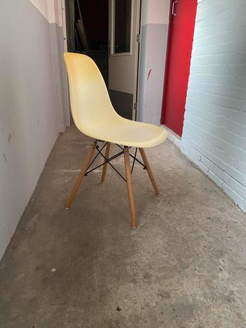 Stoelen 4x beschikbaar voor biedingen