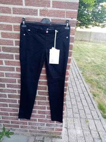Dames broeken Love Moschino Mt31, Mt32, Mt33, Mt34  beschikbaar voor biedingen