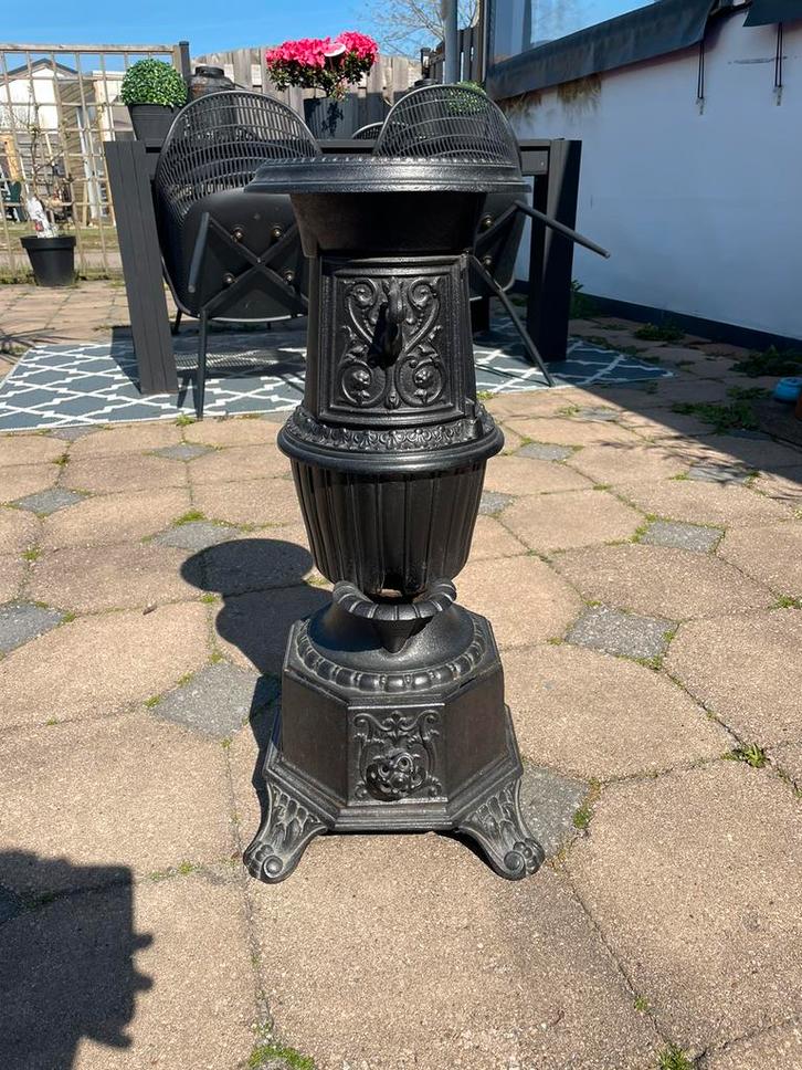 Aangeboden gietijzeren potkachel in erg mooie staat!, Huis en Inrichting, Kachels, Zo goed als nieuw, Vrijstaand, Potkachel, Hout