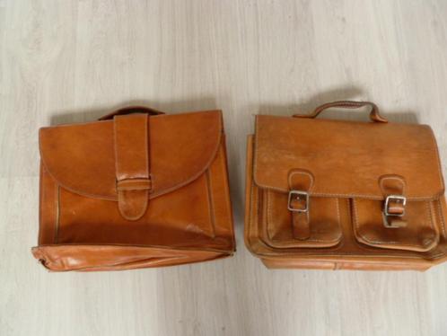 2 Leren schouder- / school tassen met diverse vakken., Sieraden, Tassen en Uiterlijk, Tassen | Schooltassen, Gebruikt, Schoudertas