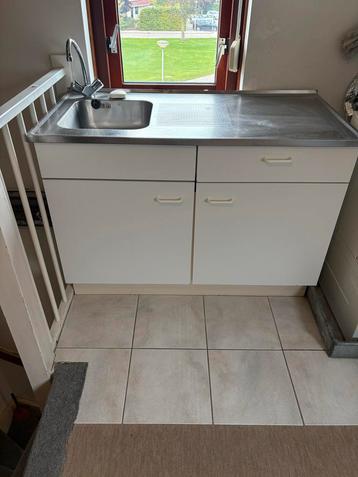 Compact Keukenblok met Spoelbak beschikbaar voor biedingen