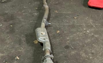 Subaru Impreza GD OEM middenpijp beschikbaar voor biedingen
